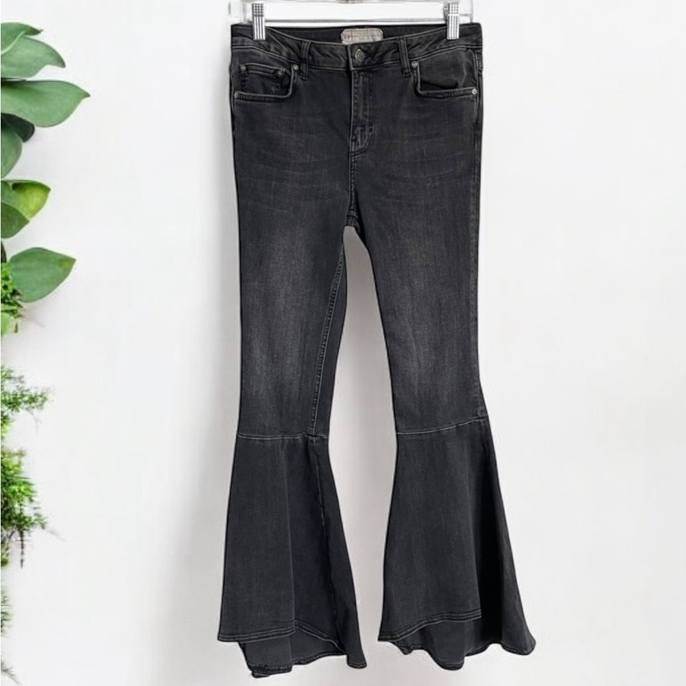Free People Just Float‎ On Flare Jeans Super Flare Jeans 
Size 28
